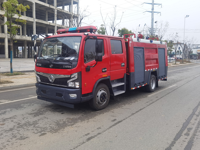 东风5吨水罐消防车