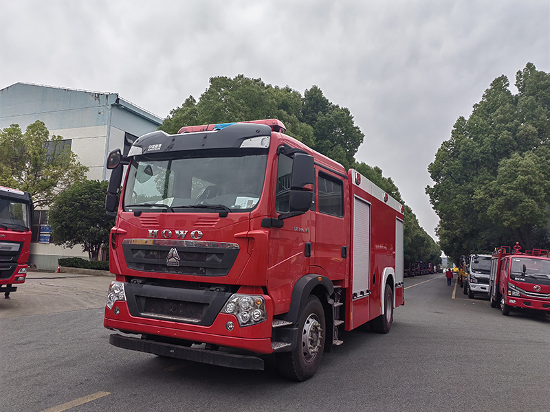 重汽8吨泡沫消防车